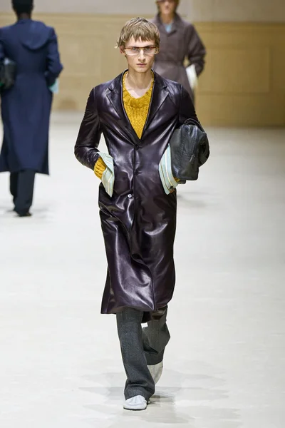 Look 32